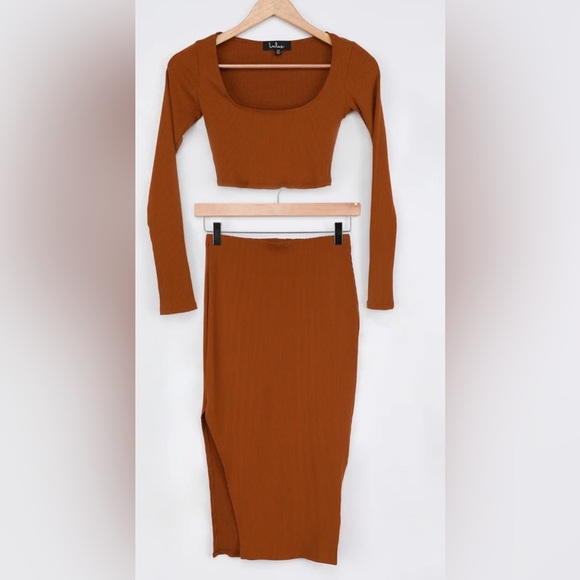 Lulu’s Rust Orange Ribbed Two-Piece Midi Skirt and Crop Top - Picture 2 of 3